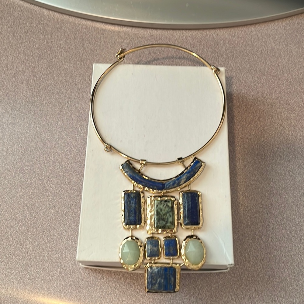 Bcbgmaxazria costume necklace excellent condition